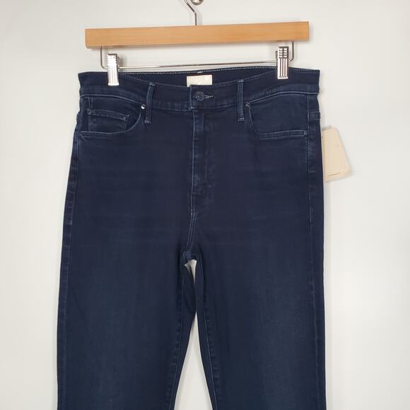 Mother The Weekender Fray Flare Jeans Chip On My Shoulder Dark Blue Size 30 NEW - Picture 5 of 13